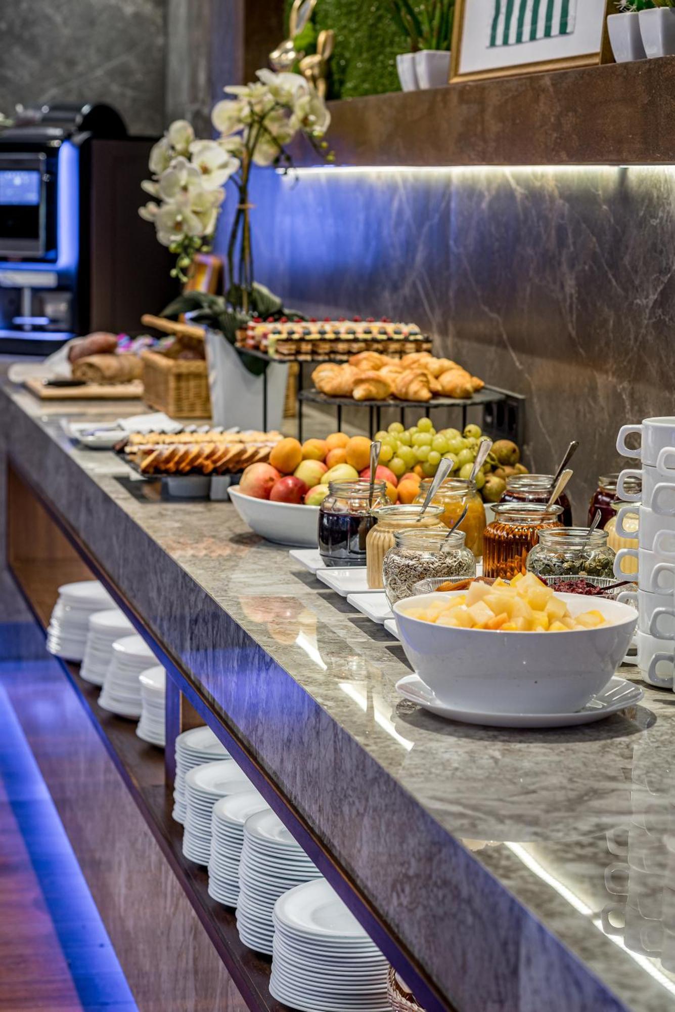 Park Plaza Hotel, Restaurant & Terrace, Panorama Bar, Conference & Banquet Center 4* Vilnius