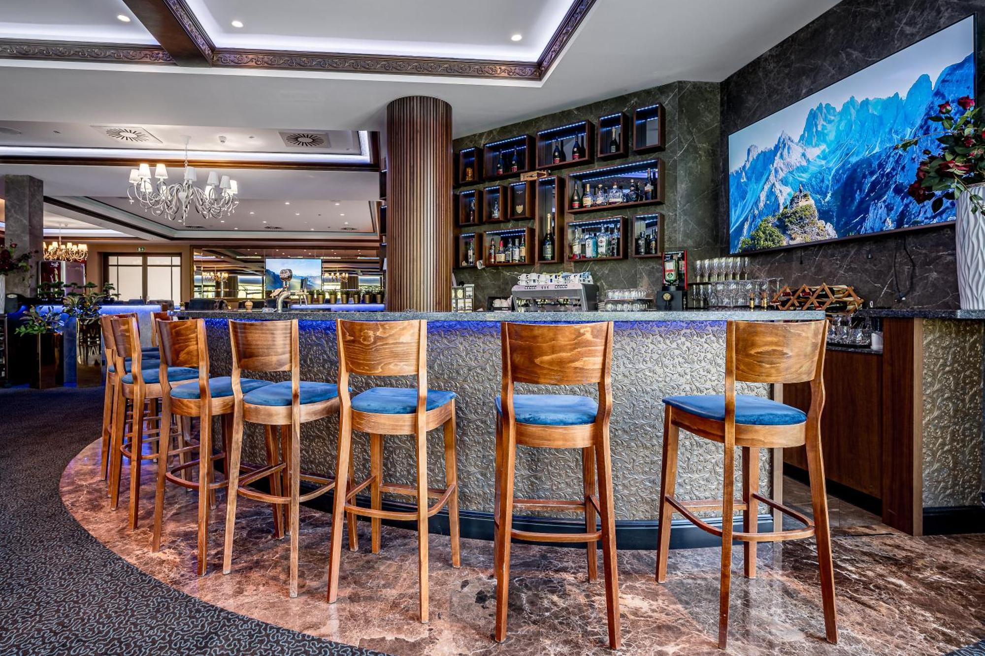 Hotel Park Plaza Hotel, Restaurant & Terrace, Panorama Bar, Conference & Banquet Center 4*