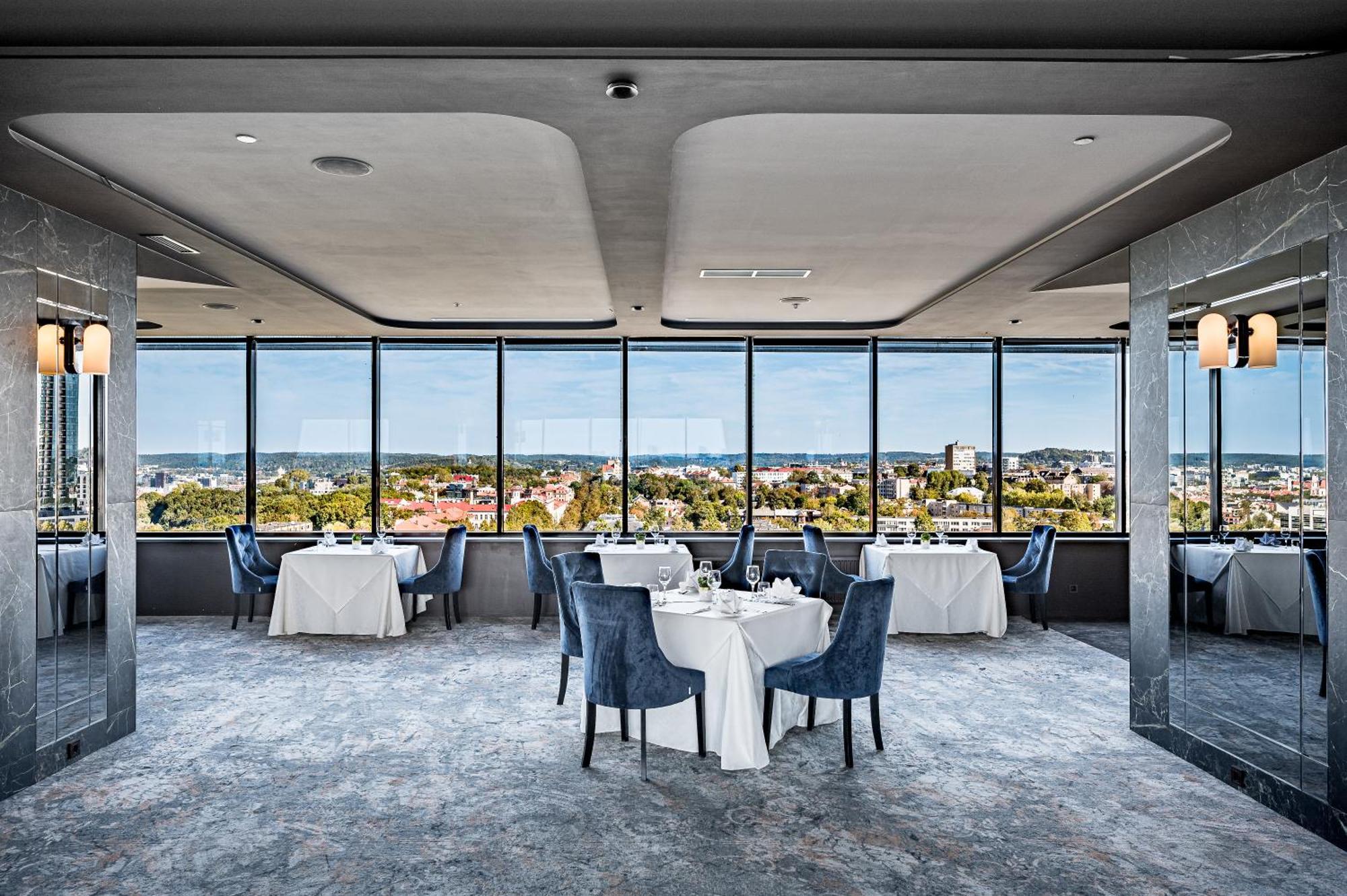 Park Plaza Hotel, Restaurant & Terrace, Panorama Bar, Conference & Banquet Center 4*