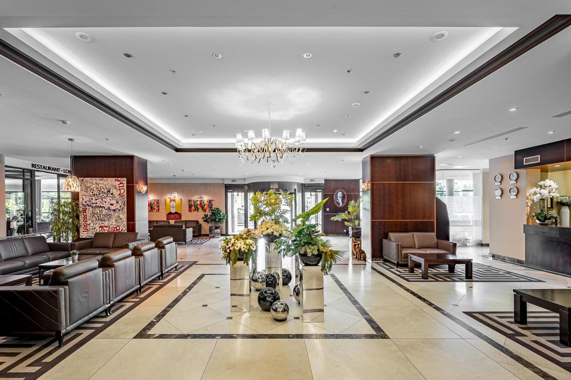 Park Plaza Hotel, Restaurant & Terrace, Panorama Bar, Conference & Banquet Center Vilnius