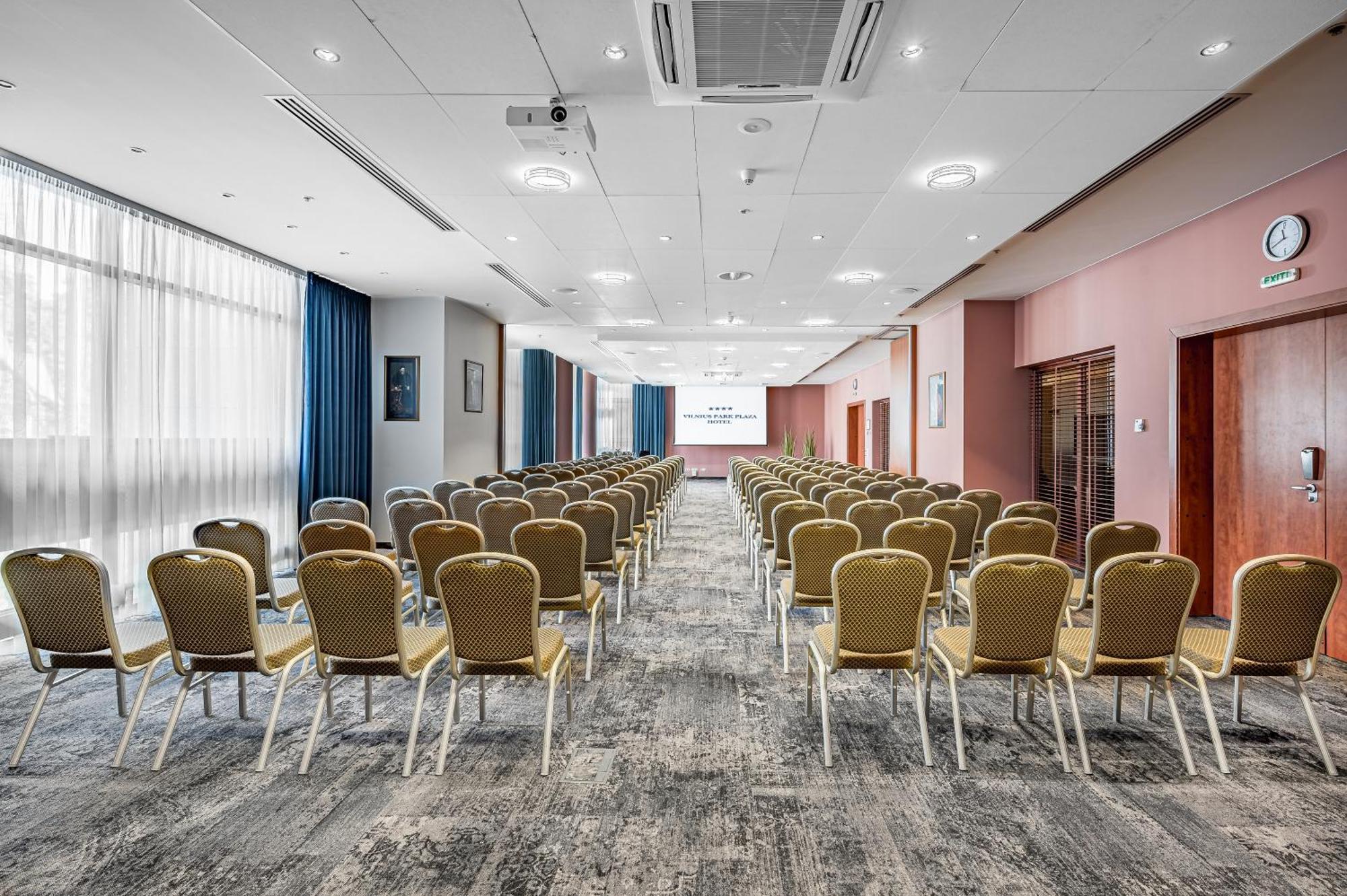 Park Plaza Hotel, Restaurant & Terrace, Panorama Bar, Conference & Banquet Center 4* Vilnius